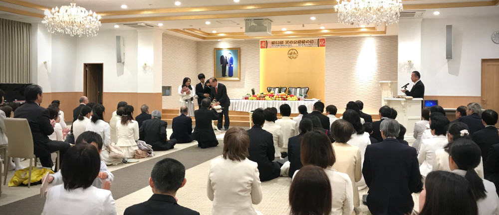 ケーキカット | 世界平和統一家庭連合 金沢家庭教会